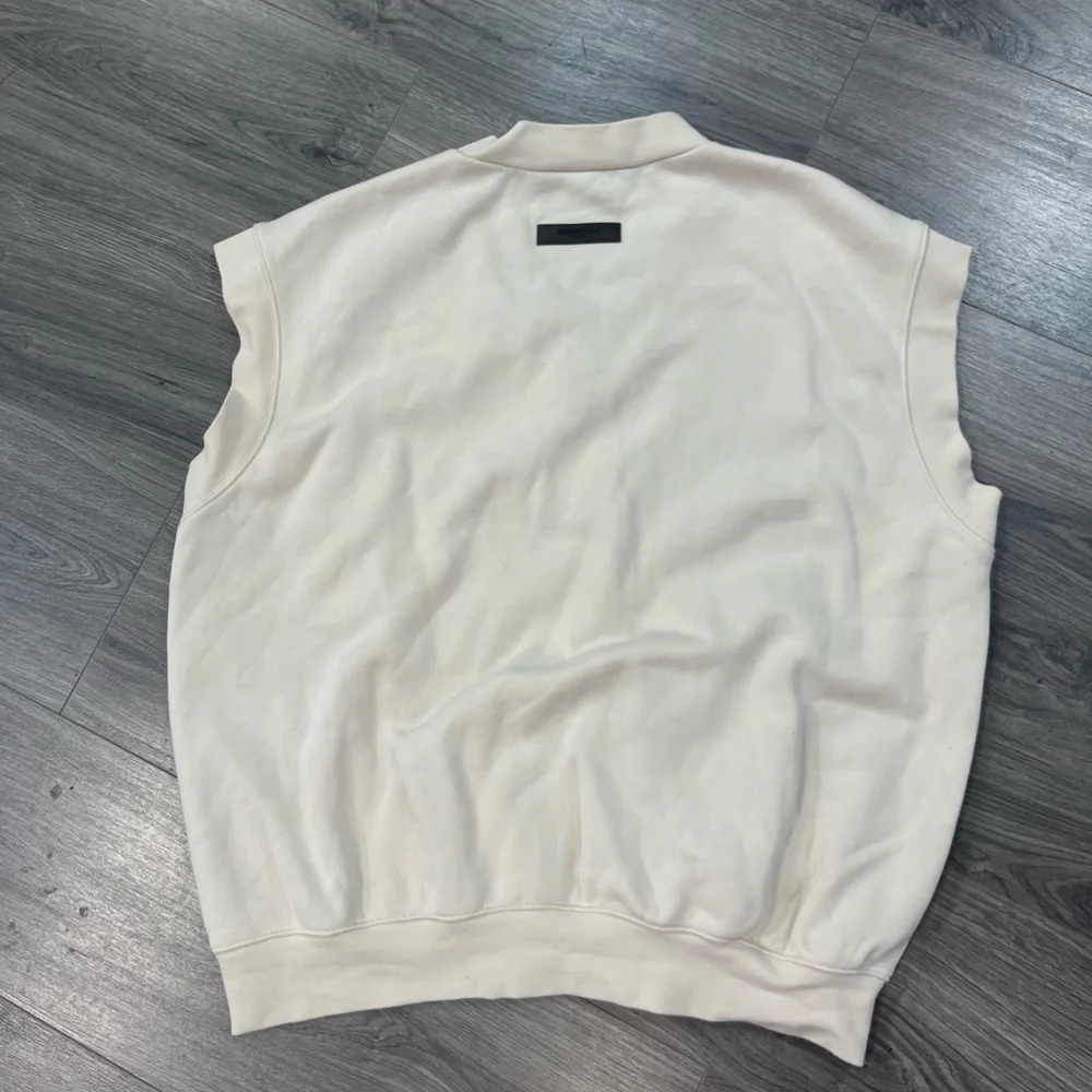 Essentials vest - Picture 2 of 7